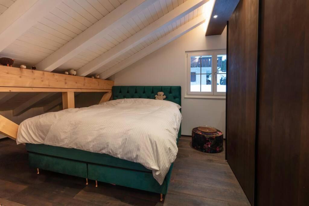 Exklusives Chalet Mit Traumhafter See- Und Bergsicht Seelisberg Buitenkant foto