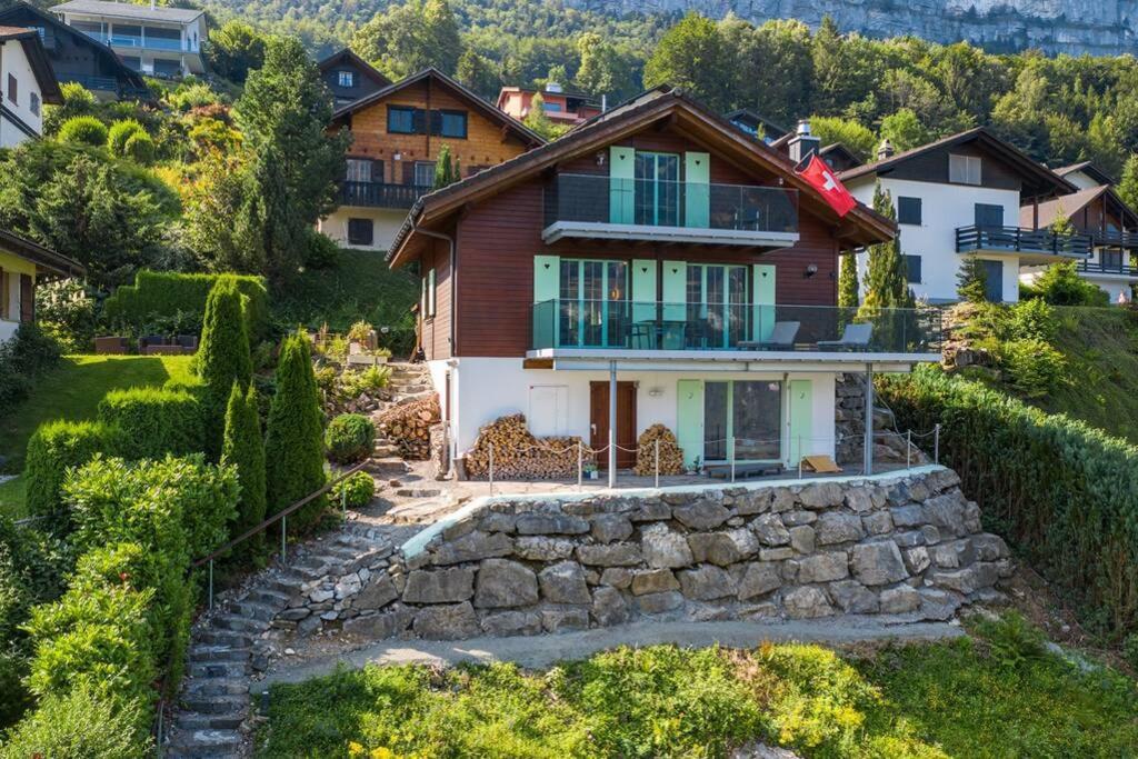 Exklusives Chalet Mit Traumhafter See- Und Bergsicht Seelisberg Buitenkant foto