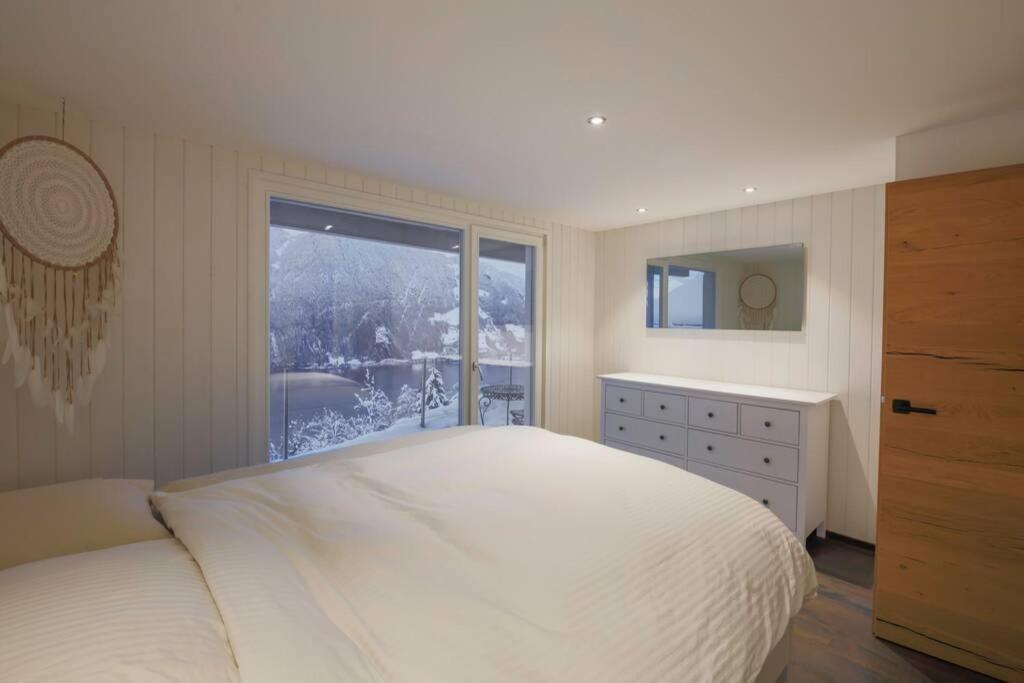 Exklusives Chalet Mit Traumhafter See- Und Bergsicht Seelisberg Buitenkant foto