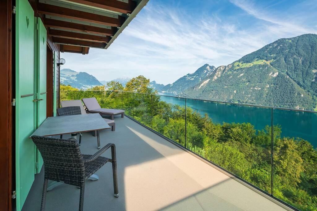 Exklusives Chalet Mit Traumhafter See- Und Bergsicht Seelisberg Buitenkant foto