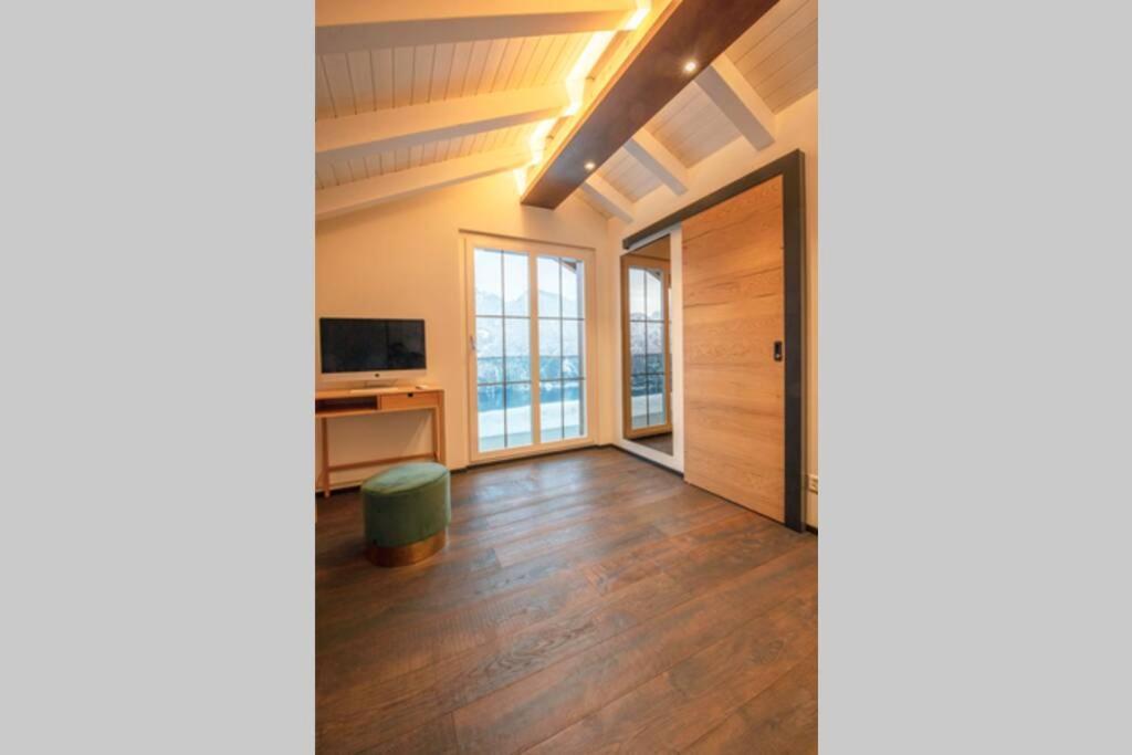 Exklusives Chalet Mit Traumhafter See- Und Bergsicht Seelisberg Buitenkant foto